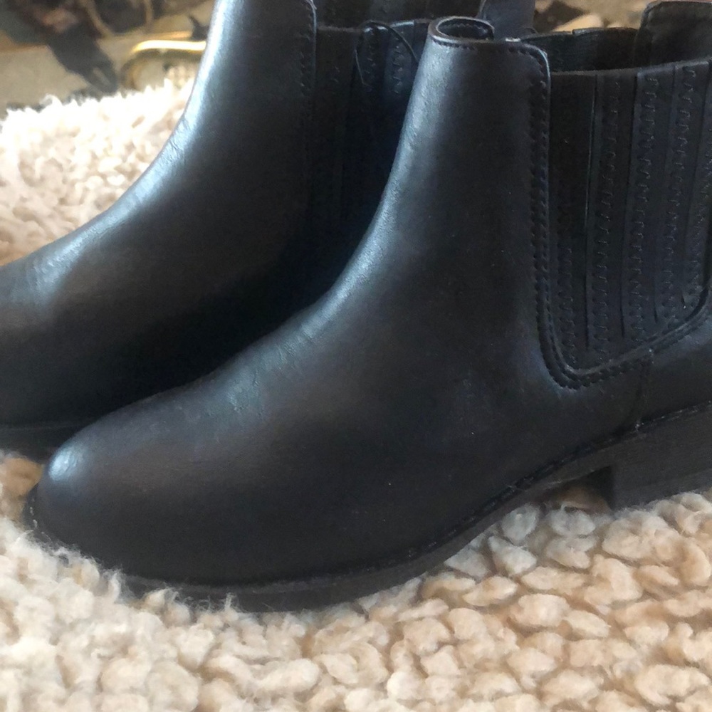 Black forever 21 booties